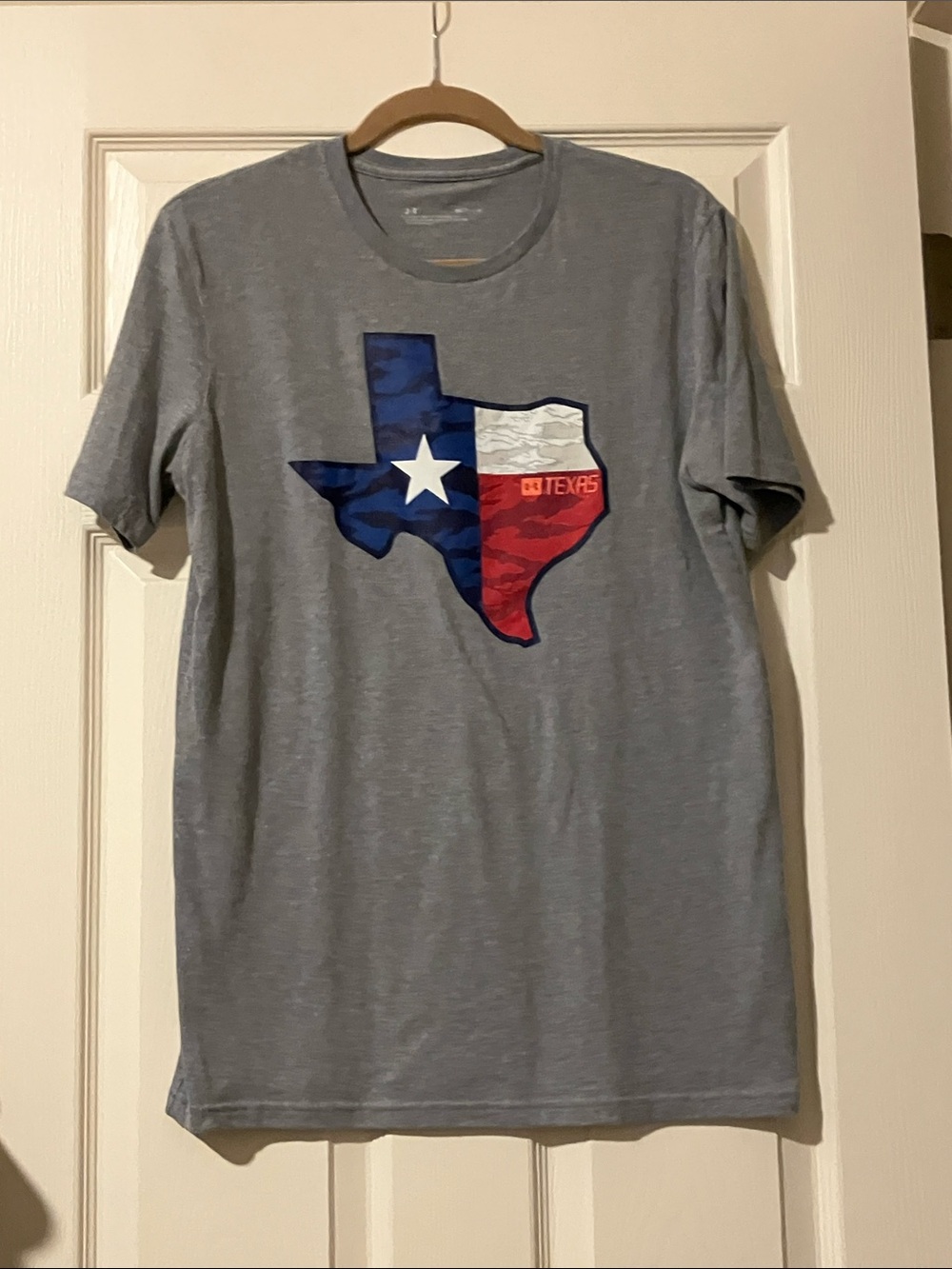 Under Armour Gray Tee with Texas Flag Outline Graphic - Size Small